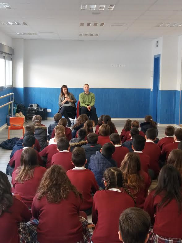 Presentación de Familias para la Acogida en el colegio Juan Pablo II de Parla.